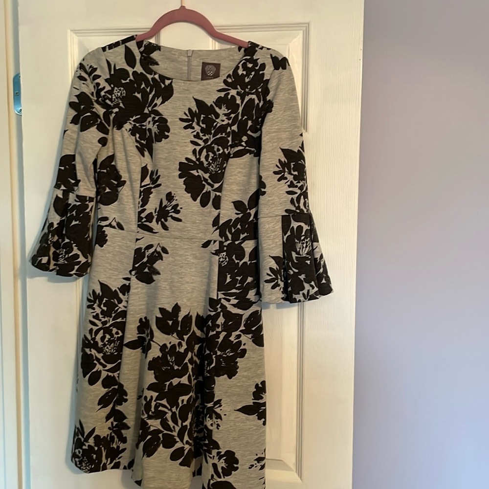 VINCE CAMUTO (Size 4) Gray and Black Cocktail Dress with Sleeves and Pockets!